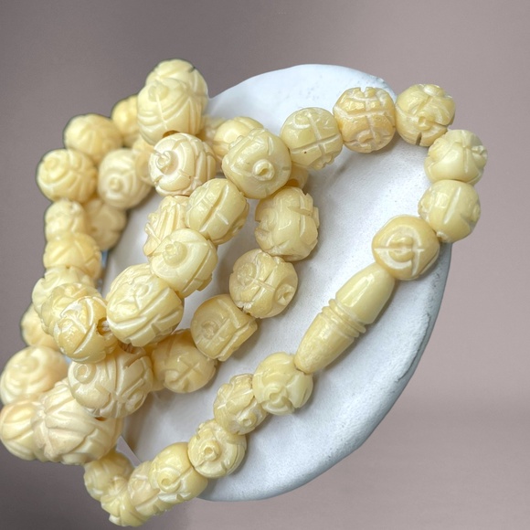 Vintage Carved Horn Necklace - Picture 9 of 13